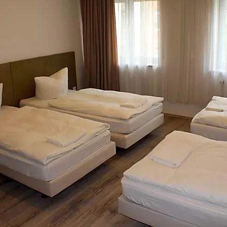 Slamba Hostel *